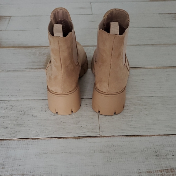 Chic Tan Ankle Boots - Picture 4 of 5